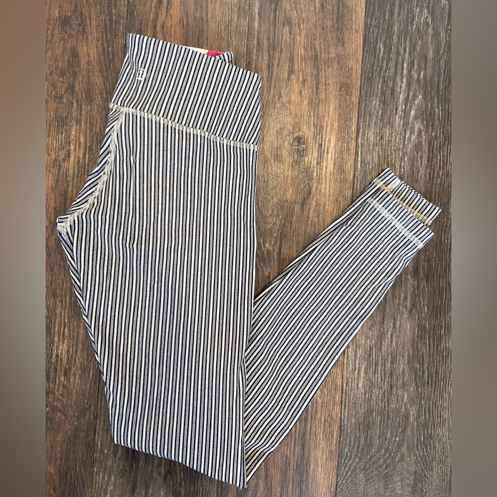 SOLD! Lululemon Wunder Under Leggings 6 RARE